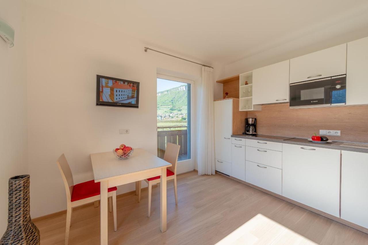 Sandhof Ferienwohnungen Termeno Esterno foto